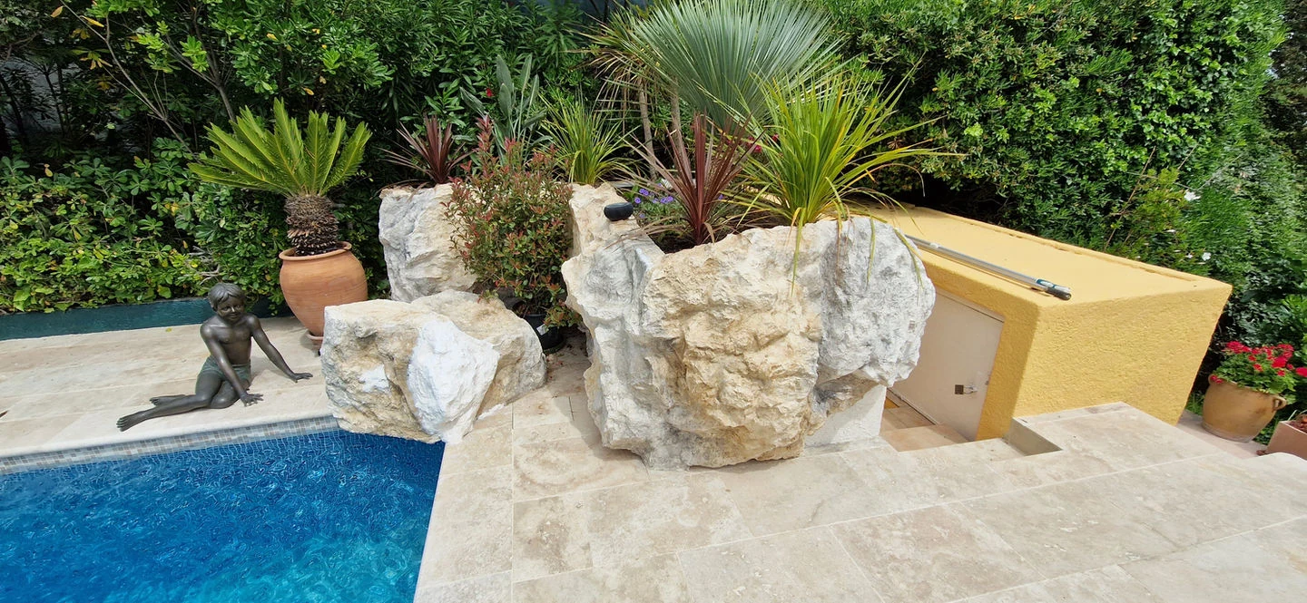 Cache local technique piscine – cacher pompe piscine faux rocher polyester